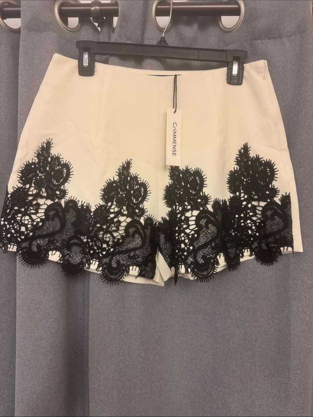 Contrast Lace Trim Mid-Waist Shorts